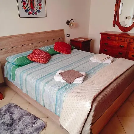 Flowers House A Quartu S Elena 公寓