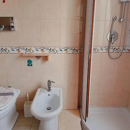 Flowers House A Quartu S Elena 公寓 *