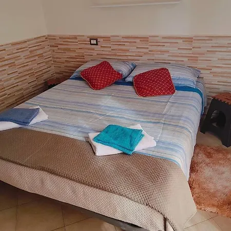 Flowers House A Quartu S Elena * 夸尔图-圣埃莱娜